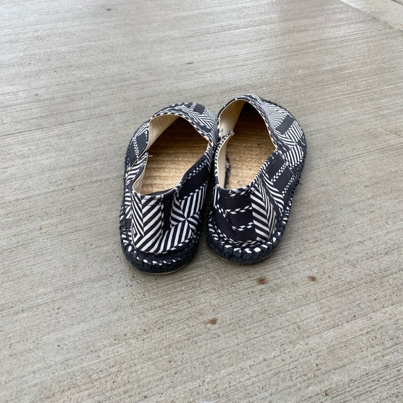 Zara Men’s Slip Ons (Black/White) - Picture 2 of 6